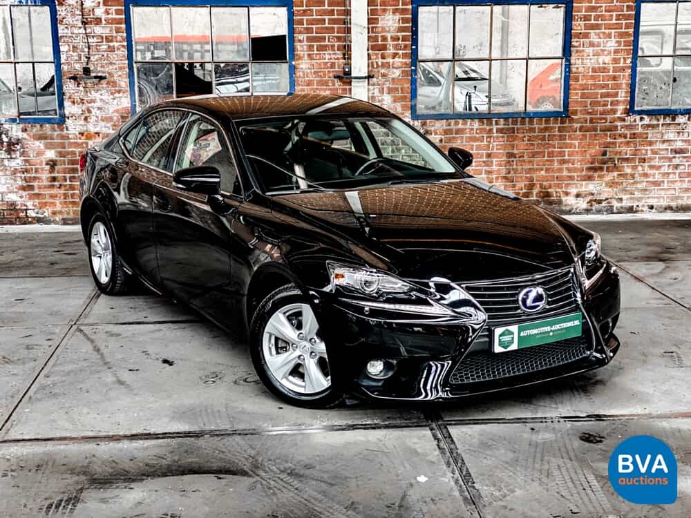 Lexus IS 300h Hybrid Automatic 2016 181 PS - Original NL -, JH-830-Z.