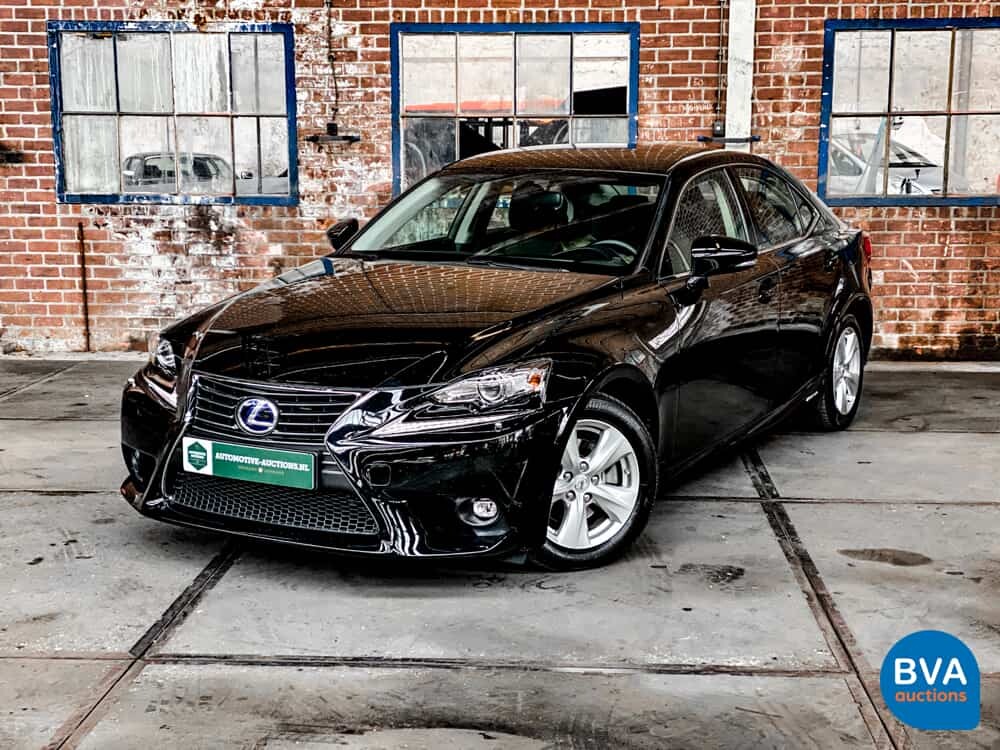 Lexus IS 300h Hybrid Automatic 2016 181 PS - Original NL -, JH-830-Z.