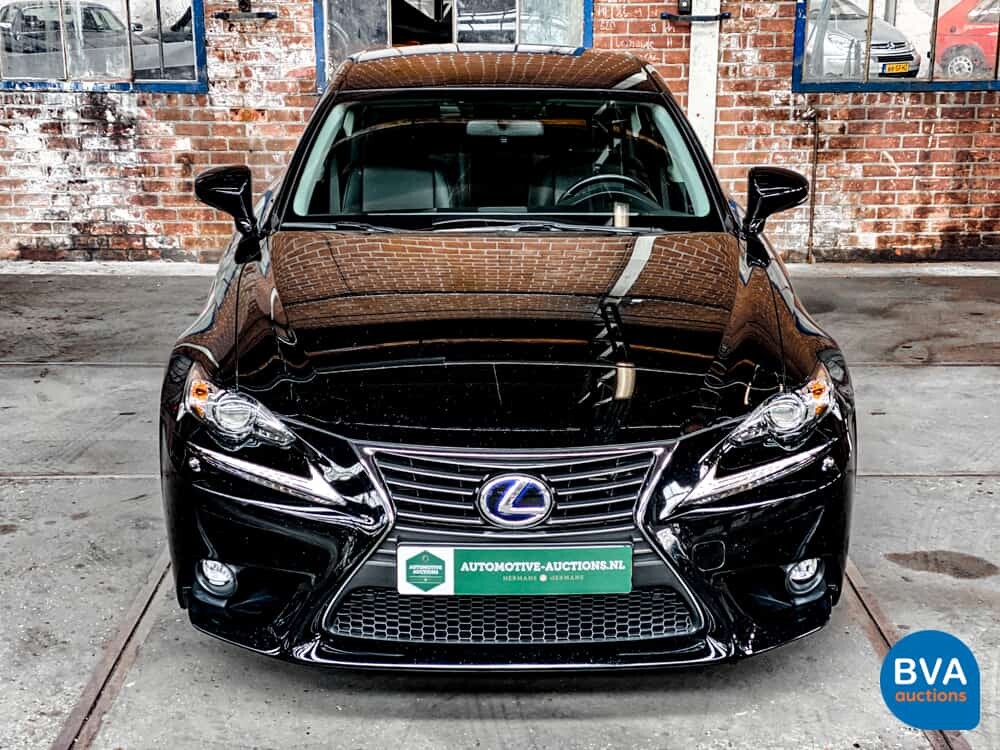 Lexus IS 300h Hybrid Automatic 2016 181 PS - Original NL -, JH-830-Z.