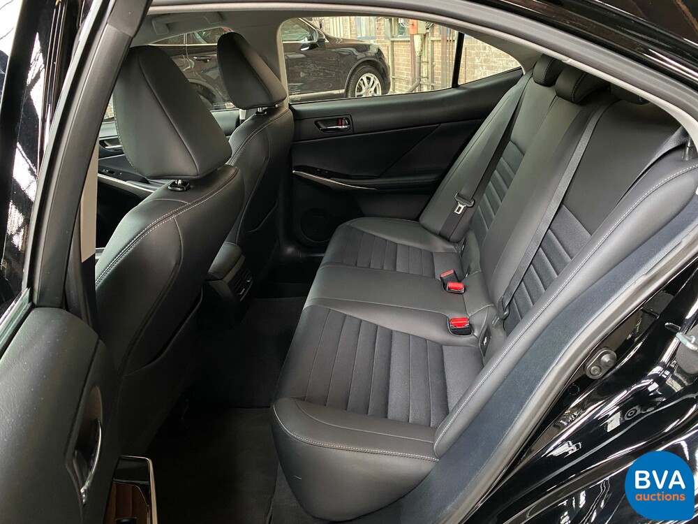 Lexus IS 300h Hybrid Automatic 2016 181 PS - Original NL -, JH-830-Z.