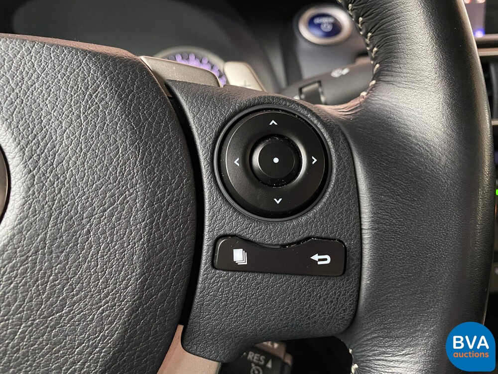 Lexus IS 300h Hybrid Automatic 2016 181 PS - Original NL -, JH-830-Z.