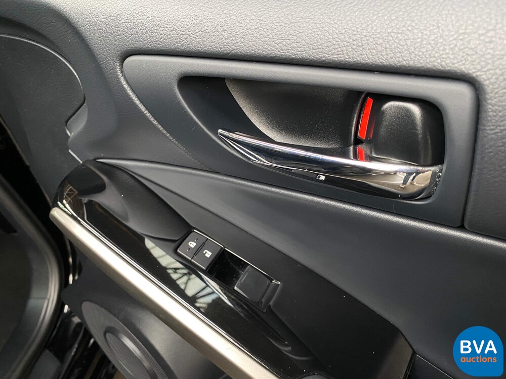 Lexus IS 300h Hybrid Automatic 2016 181 PS - Original NL -, JH-830-Z.