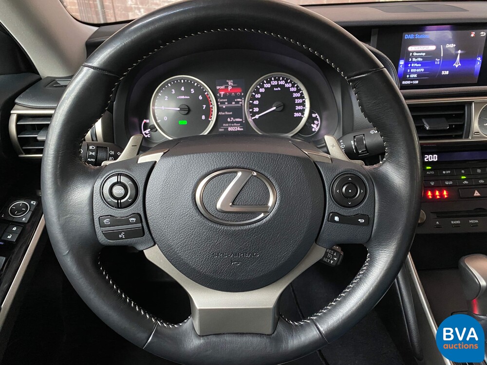 Lexus IS 300h Hybrid Automatic 2016 181 PS - Original NL -, JH-830-Z.