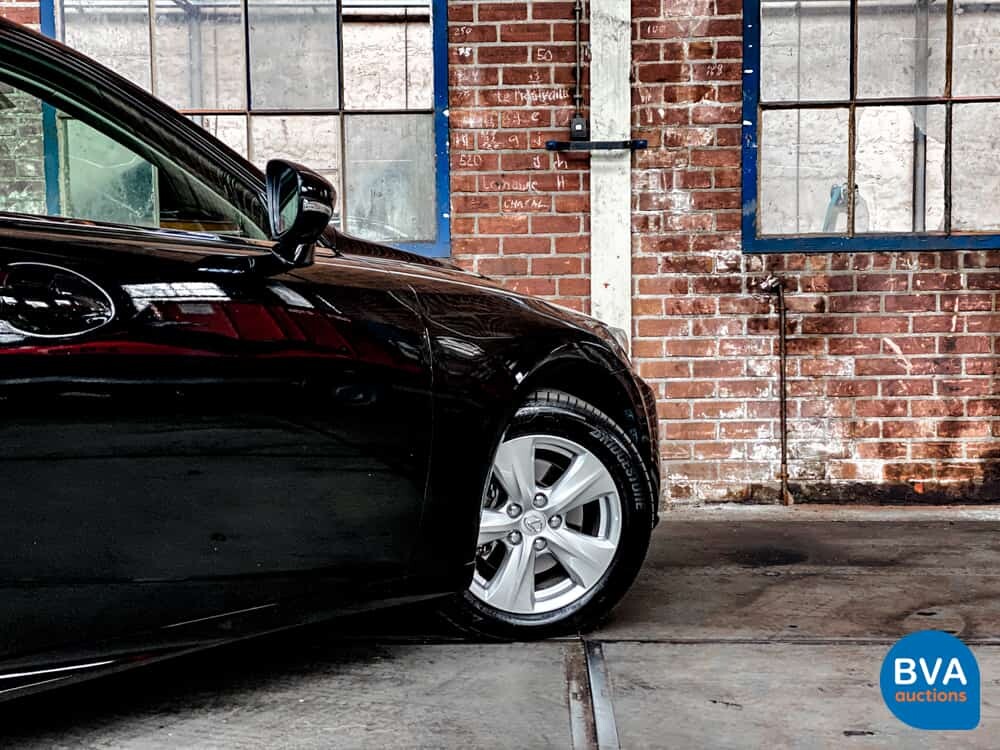 Lexus IS 300h Hybrid Automatic 2016 181 PS - Original NL -, JH-830-Z.