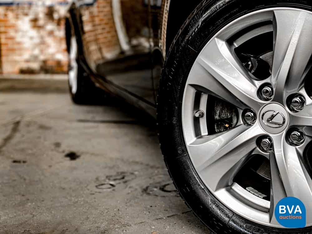 Lexus IS 300h Hybrid Automatic 2016 181 PS - Original NL -, JH-830-Z.