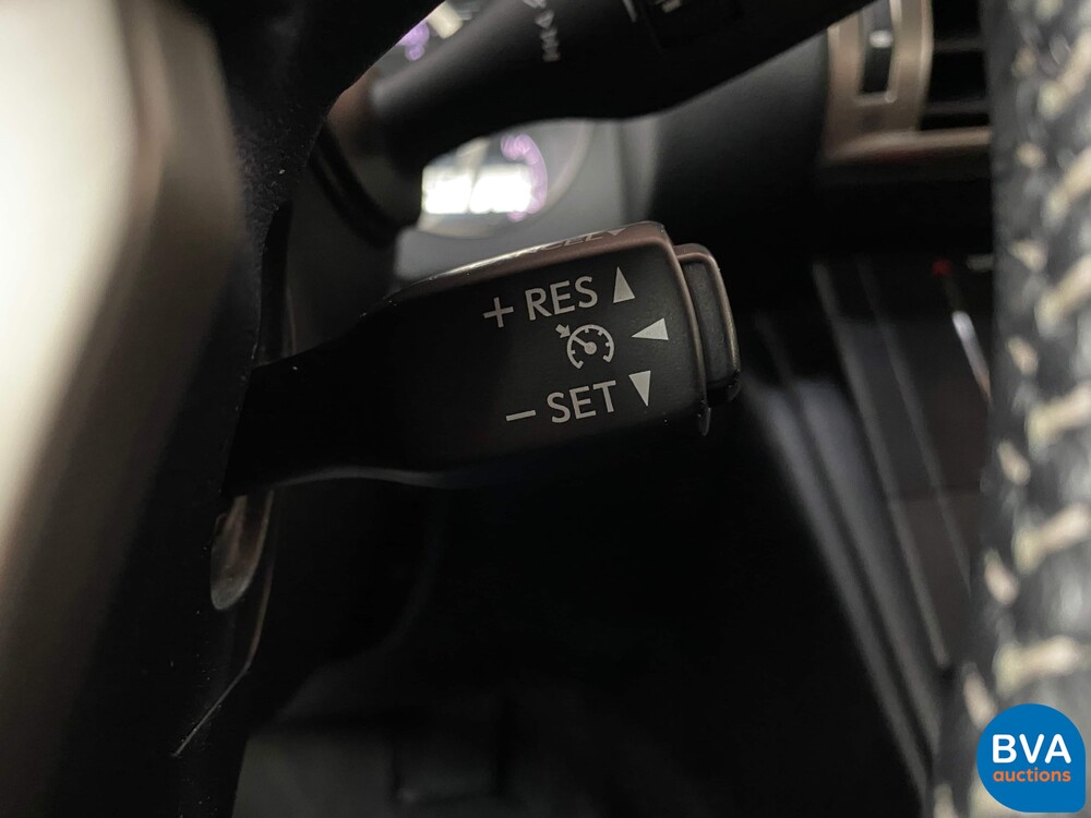 Lexus IS 300h Hybrid Automatic 2016 181 PS - Original NL -, JH-830-Z.