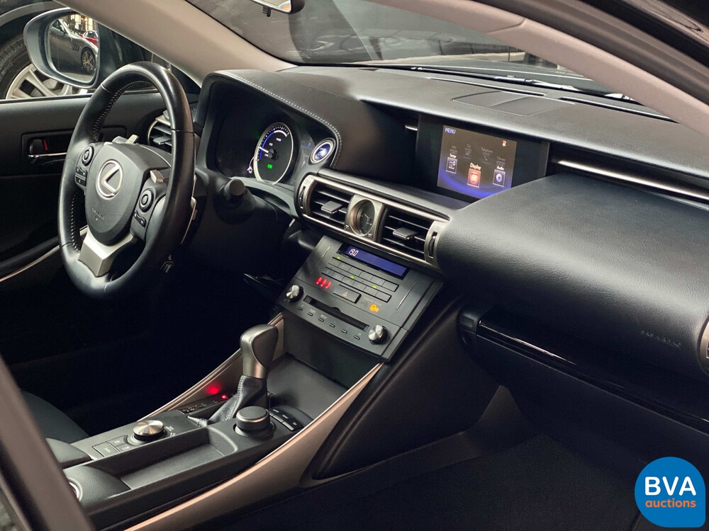 Lexus IS 300h Hybrid Automatic 2016 181 PS - Original NL -, JH-830-Z.