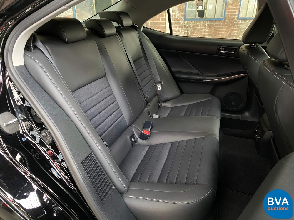 Lexus IS 300h Hybrid Automatic 2016 181 PS - Original NL -, JH-830-Z.