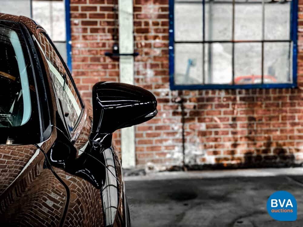 Lexus IS 300h Hybrid Automatic 2016 181 PS - Original NL -, JH-830-Z.