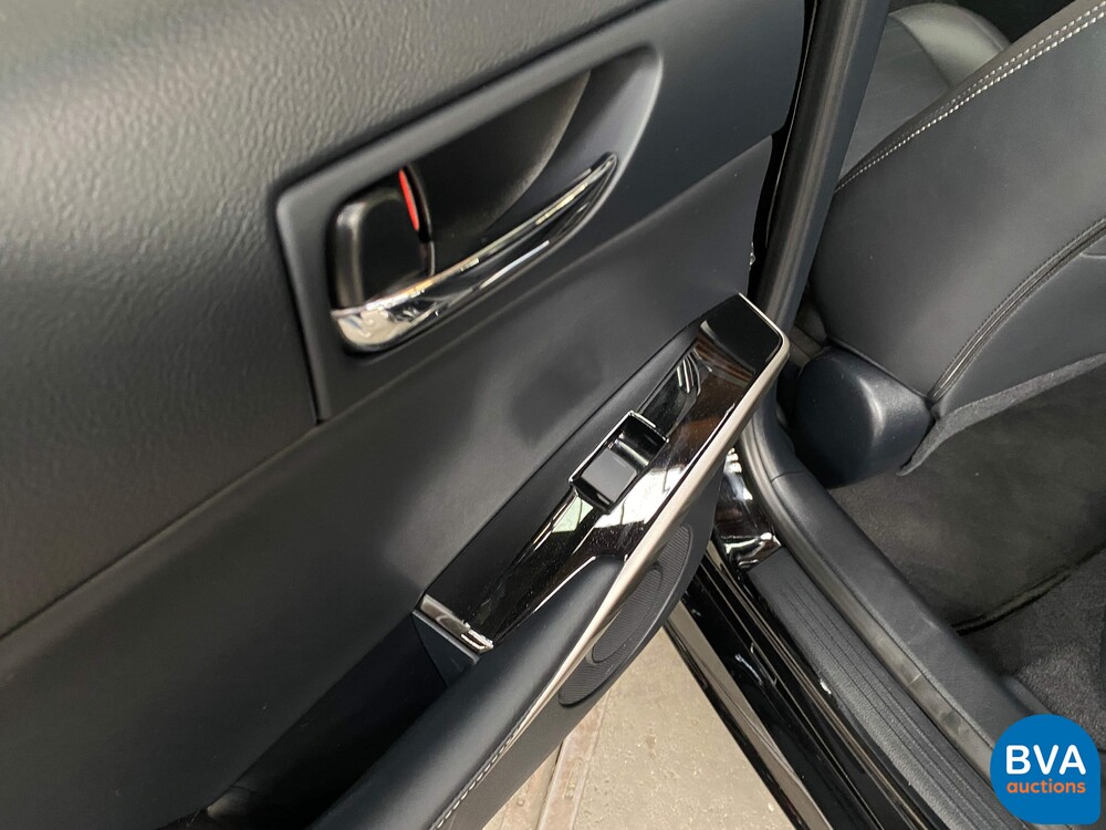 Lexus IS 300h Hybrid Automatic 2016 181 PS - Original NL -, JH-830-Z.