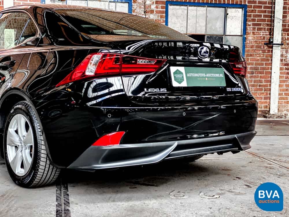 Lexus IS 300h Hybrid Automatic 2016 181 PS - Original NL -, JH-830-Z.