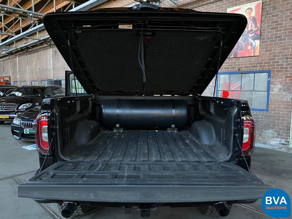 G.M.C. Sierra BLACK OPS Toskana 426 PS Special Edition Pick-Up 2019 6.2L V8, V-238-ZP.