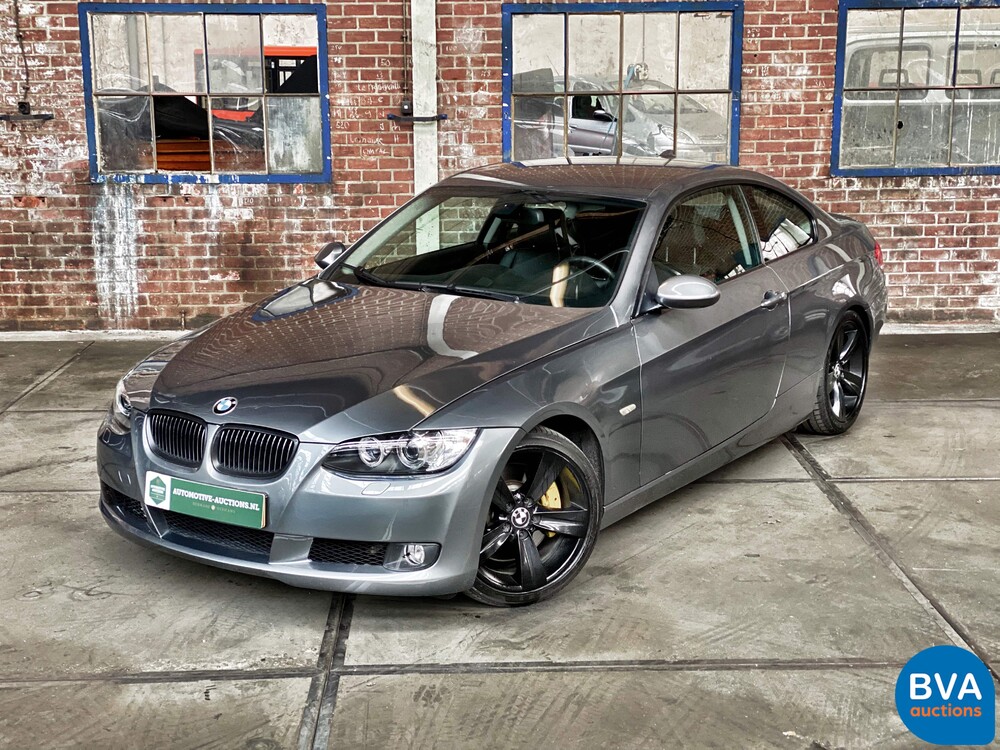 BMW 335i Coupé Executive 451 PS 3er, XX-928-S.