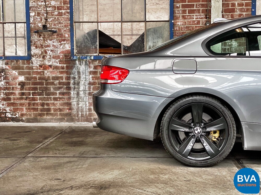 BMW 335i Coupé Executive 451 PS 3er, XX-928-S.