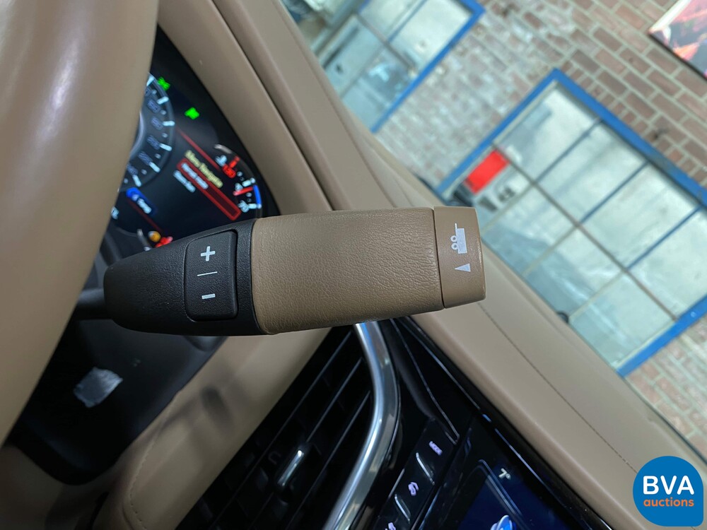 Cadillac Escalade 6.2 V8 Platinum 2018 426HP 8-PERSONS, niederländische Registrierung.