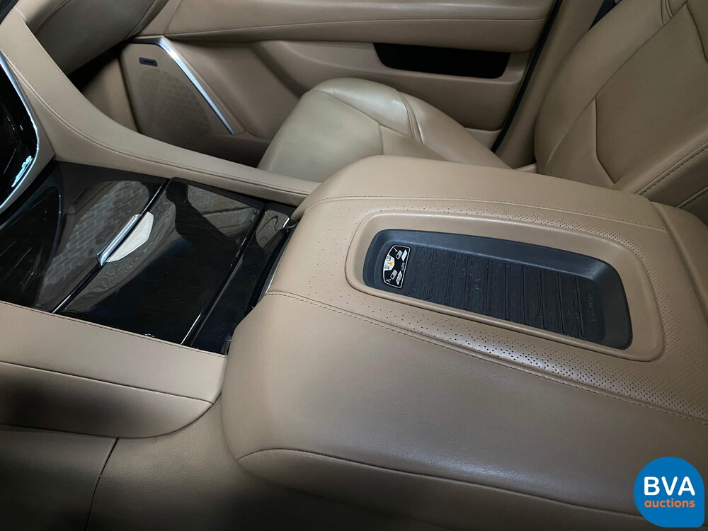 Cadillac Escalade 6.2 V8 Platinum 2018 426HP 8-PERSONS, niederländische Registrierung.