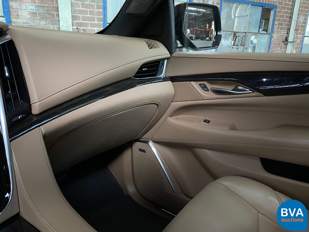 Cadillac Escalade 6.2 V8 Platinum 2018 426HP 8-PERSONS, niederländische Registrierung.