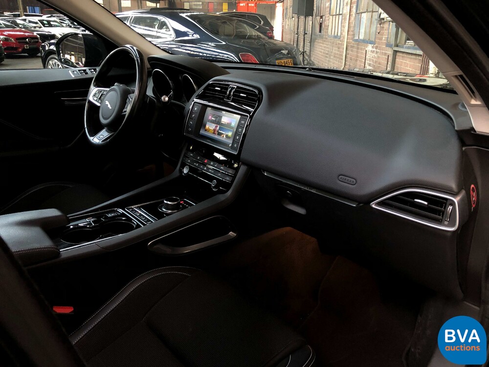 Jaguar F-Pace 20d AWD R-Sport 180 PS 2017 -Org. NL-, ND-383-G.