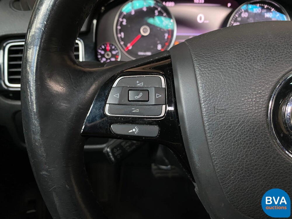 Volkswagen Touareg 3.0 TSI Hybrid Highline 4Motion 333 PS, 38-RBF-2.