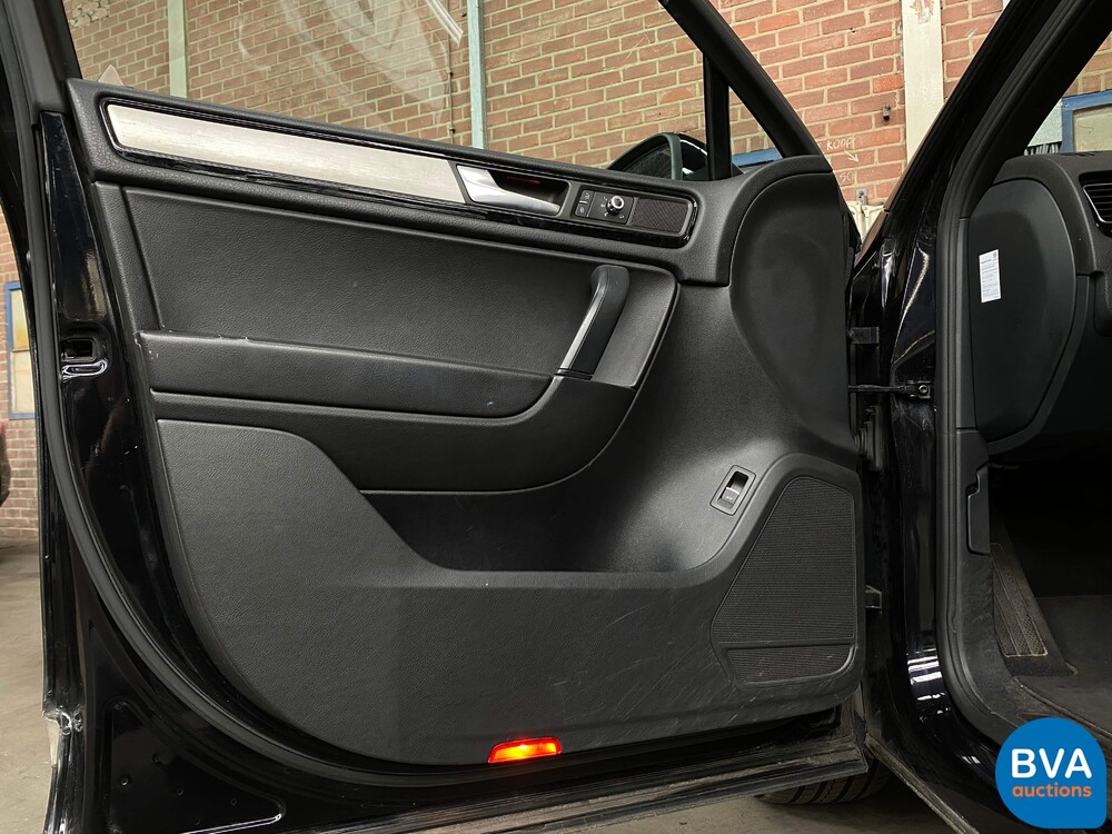 Volkswagen Touareg 3.0 TSI Hybrid Highline 4Motion 333 PS, 38-RBF-2.