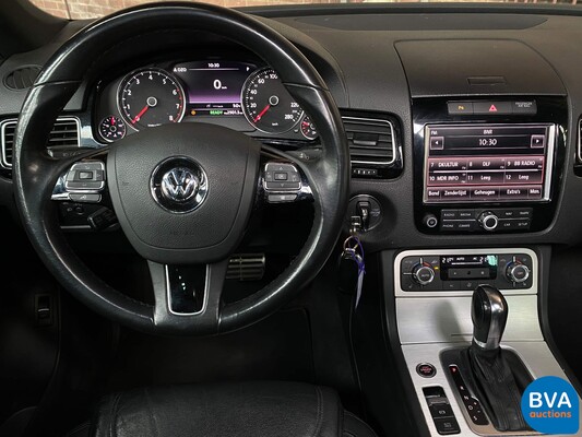 Volkswagen Touareg 3.0 TSI Hybrid Highline 4Motion 333HP, 38-RBF-2.