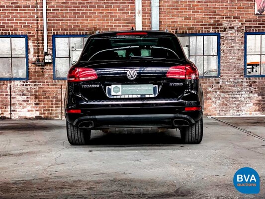 Volkswagen Touareg 3.0 TSI Hybrid Highline 4Motion 333HP, 38-RBF-2.