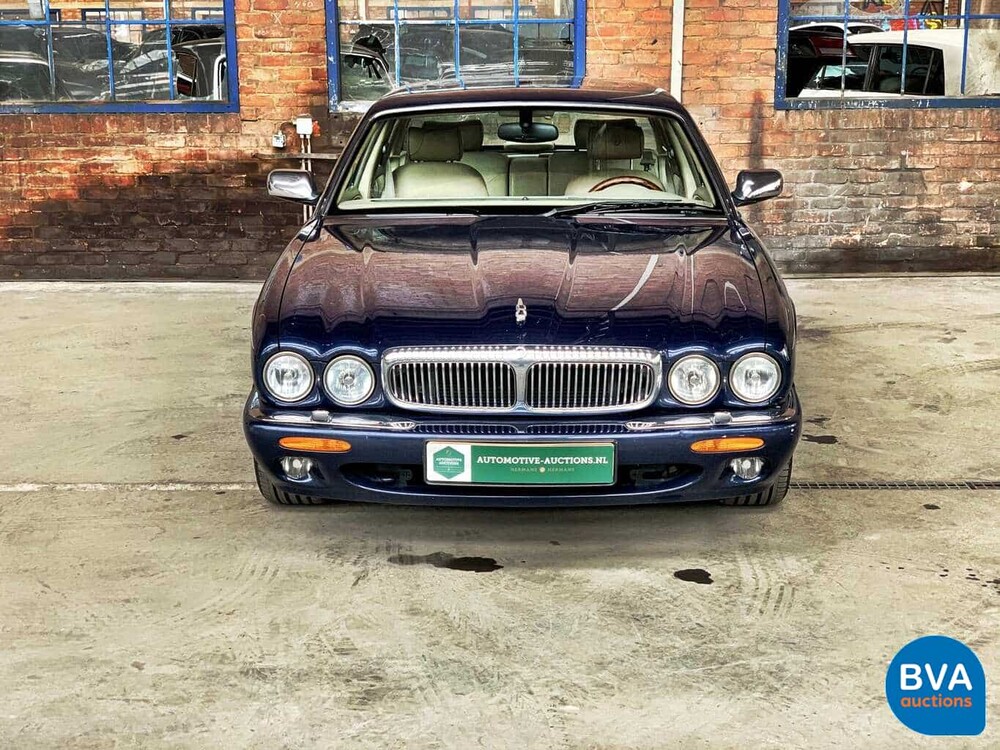 Daimler Super V8 4.0L 363pk 2001 -Org. NL-, 82-GS-NJ