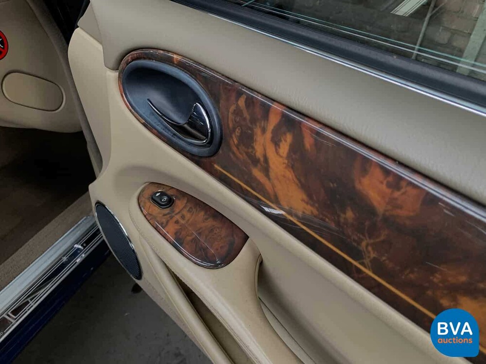 Daimler Super V8 4.0L 363pk 2001 -Org. NL-, 82-GS-NJ