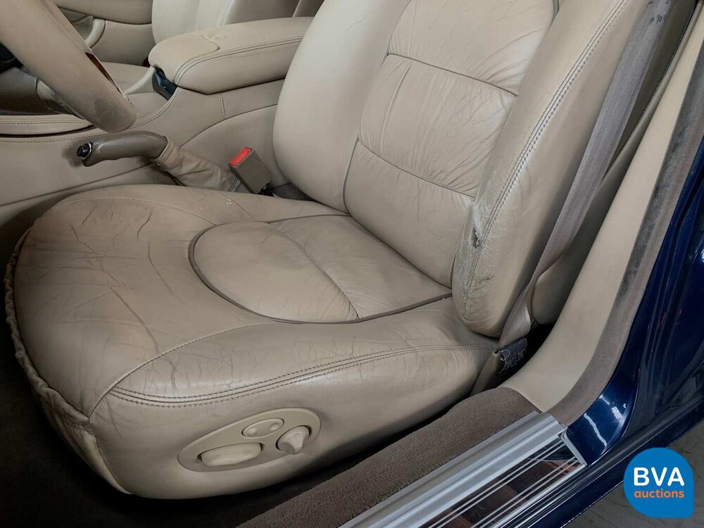 Daimler Super V8 4.0L 363pk 2001 -Org. NL-, 82-GS-NJ