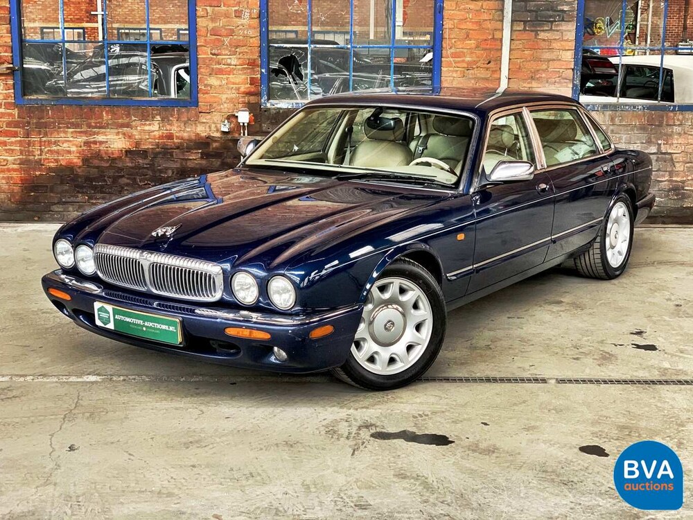 Daimler Super V8 4.0L 363pk 2001 -Org. NL-, 82-GS-NJ