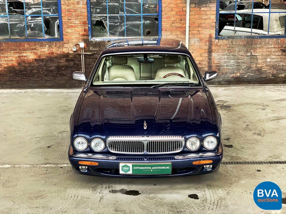 Daimler Super V8 4.0L 363pk 2001 -Org. NL-, 82-GS-NJ