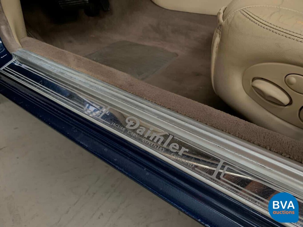 Daimler Super V8 4.0L 363pk 2001 -Org. NL-, 82-GS-NJ