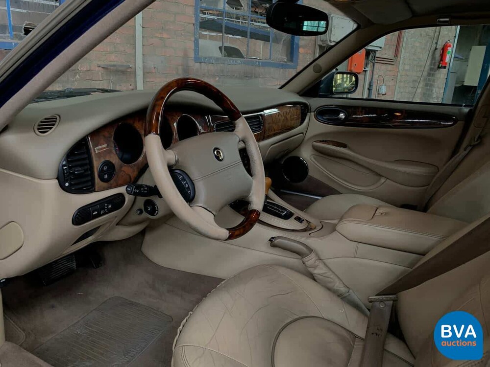 Daimler Super V8 4.0L 363pk 2001 -Org. NL-, 82-GS-NJ