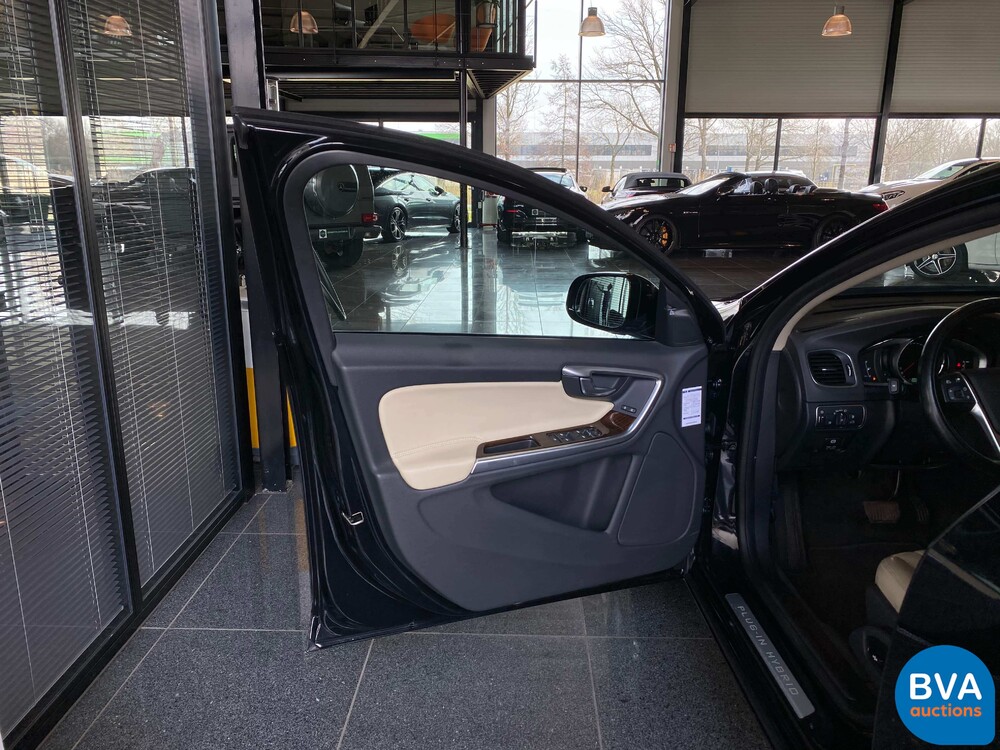 Volvo V60 2.4 D6 AWD Plug-in Hybrid Summum 285hp 2014, NF-726-V.