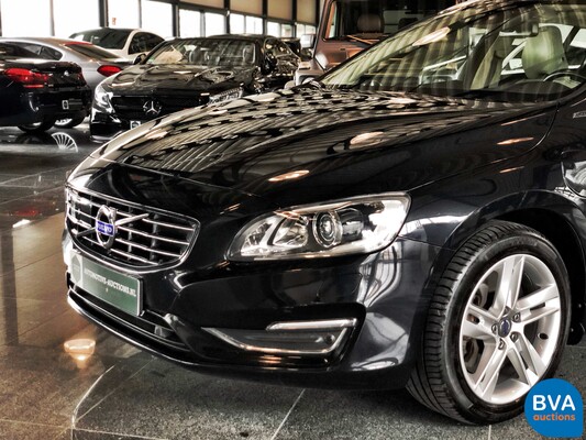 Volvo V60 2.4 D6 AWD Plug-in Hybrid Summum 285hp 2014, NF-726-V.