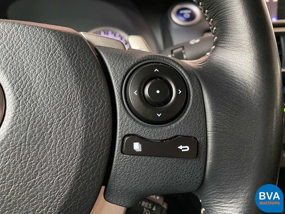 Lexus IS 300h Hybrid Automatic 2016 181 PS - Original NL -, JH-830-Z.