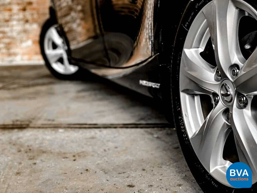 Lexus IS 300h Hybrid Automatic 2016 181 PS - Original NL -, JH-830-Z.