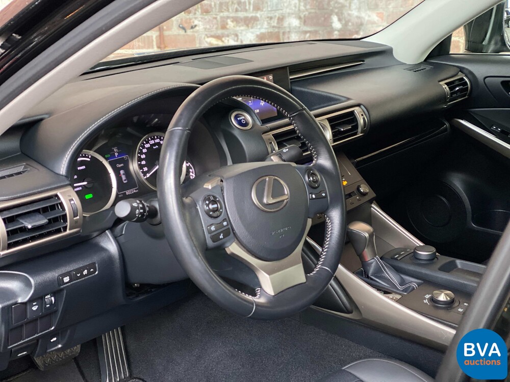 Lexus IS 300h Hybrid Automatic 2016 181 PS - Original NL -, JH-830-Z.