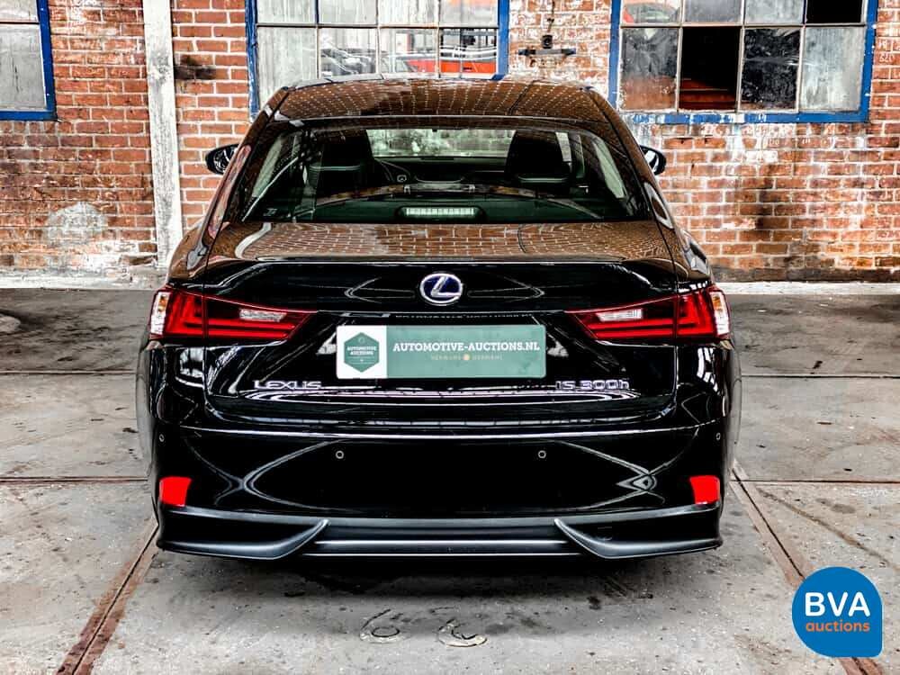 Lexus IS 300h Hybrid Automatic 2016 181 PS - Original NL -, JH-830-Z.
