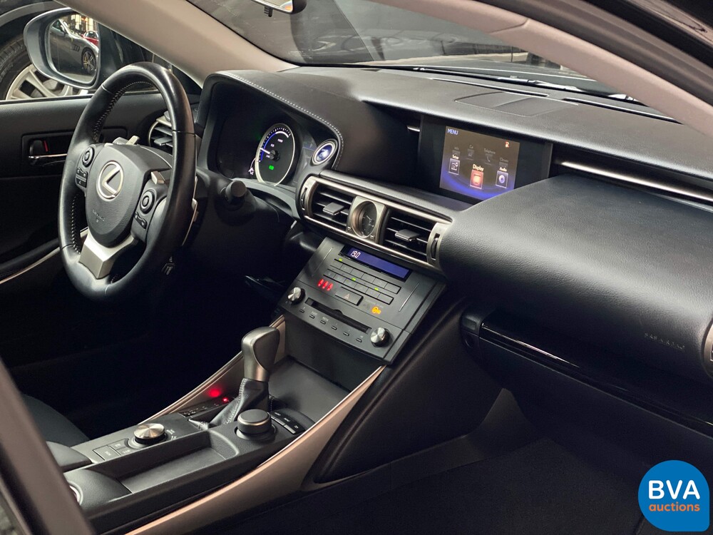 Lexus IS 300h Hybrid Automatic 2016 181 PS - Original NL -, JH-830-Z.