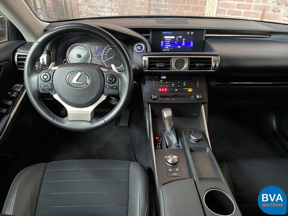 Lexus IS 300h Hybrid Automatic 2016 181 PS - Original NL -, JH-830-Z.