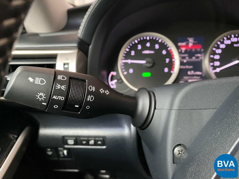Lexus IS 300h Hybrid Automatic 2016 181 PS - Original NL -, JH-830-Z.