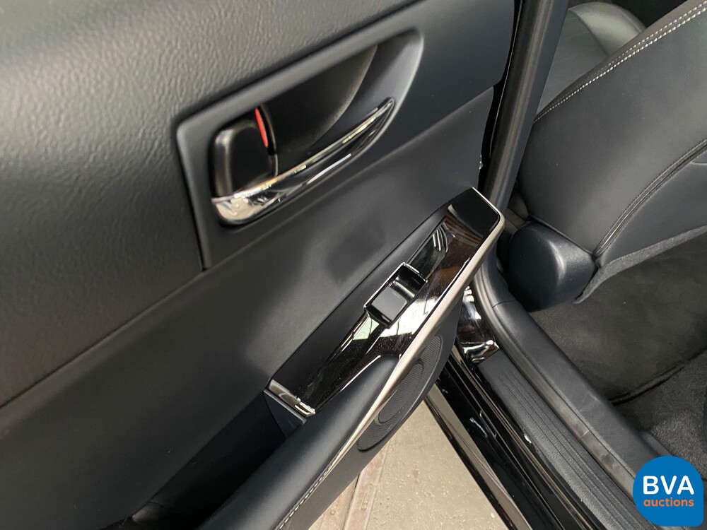 Lexus IS 300h Hybrid Automatic 2016 181 PS - Original NL -, JH-830-Z.