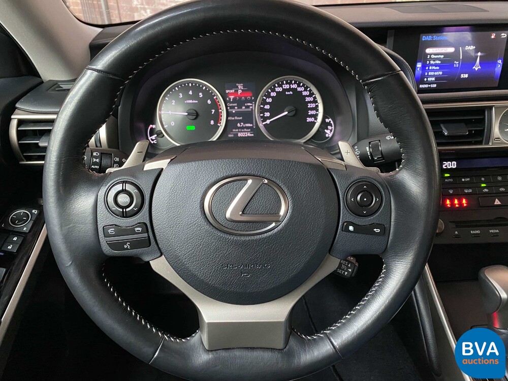 Lexus IS 300h Hybrid Automatic 2016 181 PS - Original NL -, JH-830-Z.
