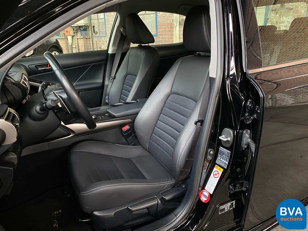Lexus IS 300h Hybrid Automatic 2016 181 PS - Original NL -, JH-830-Z.