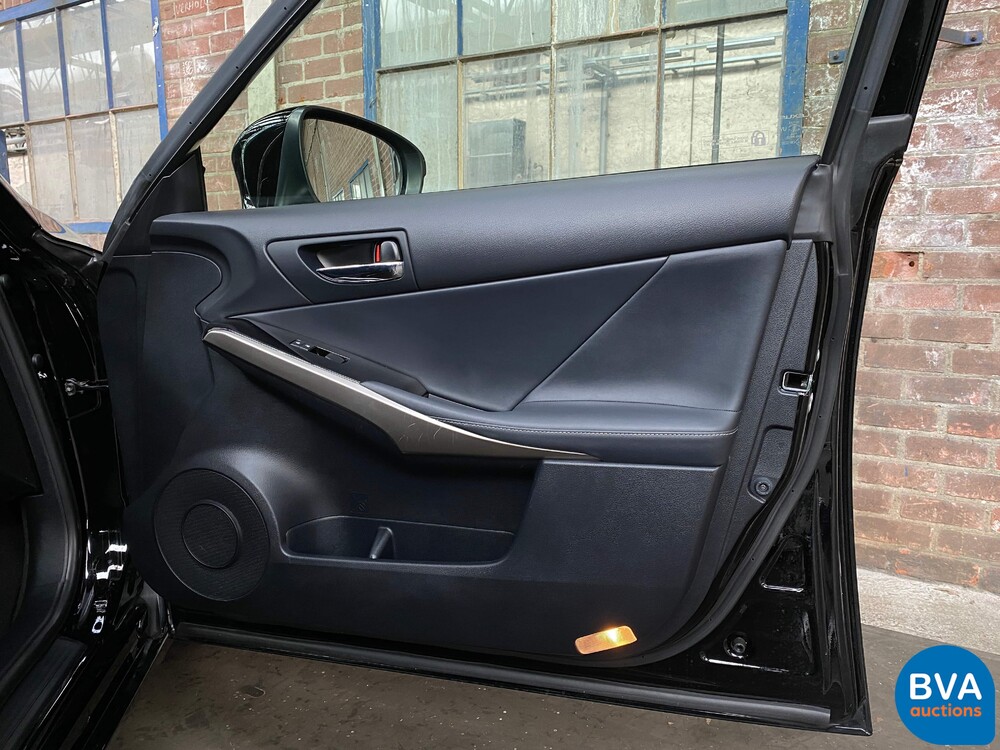 Lexus IS 300h Hybrid Automatic 2016 181 PS - Original NL -, JH-830-Z.