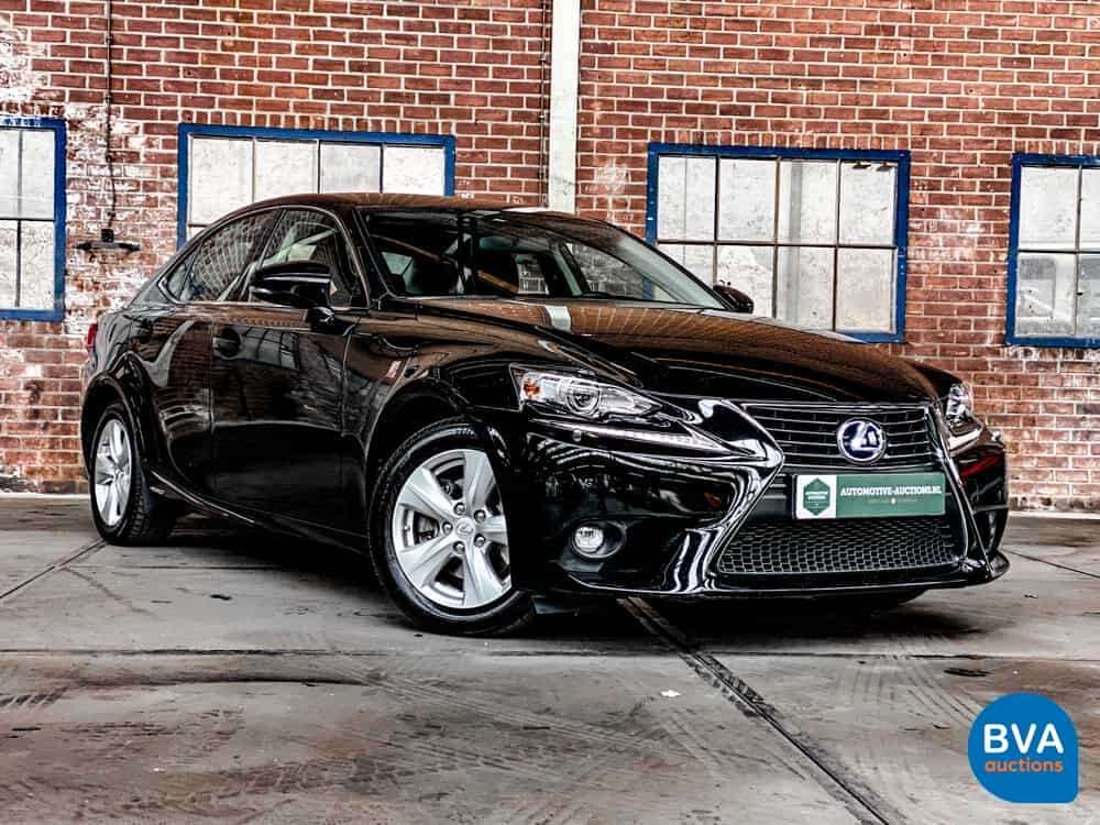 Lexus IS 300h Hybrid Automatic 2016 181 PS - Original NL -, JH-830-Z.