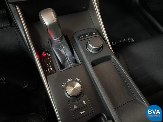 Lexus IS 300h Hybrid Automaat 2016 181pk -Origineel NL-, JH-830-Z