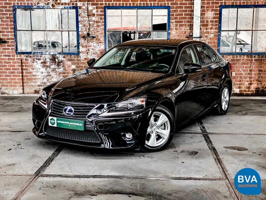 Lexus IS 300h Hybrid Automatic 2016 181hp -Original NL-, JH-830-Z.