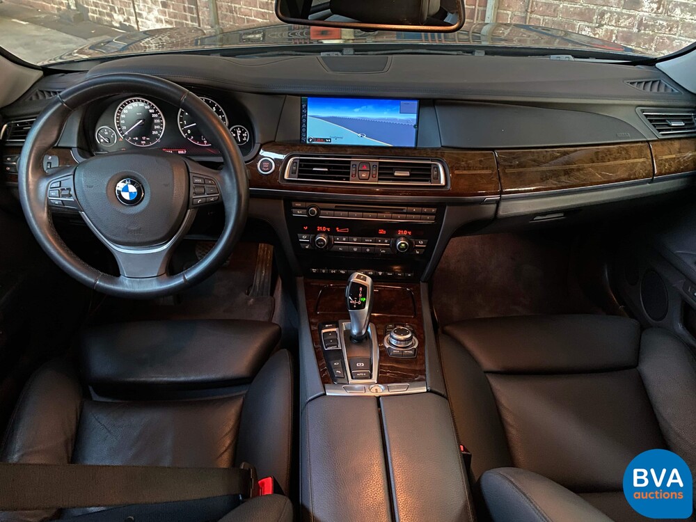 BMW 760Li Hochsicherheits-VR7 V12 F03 2011.